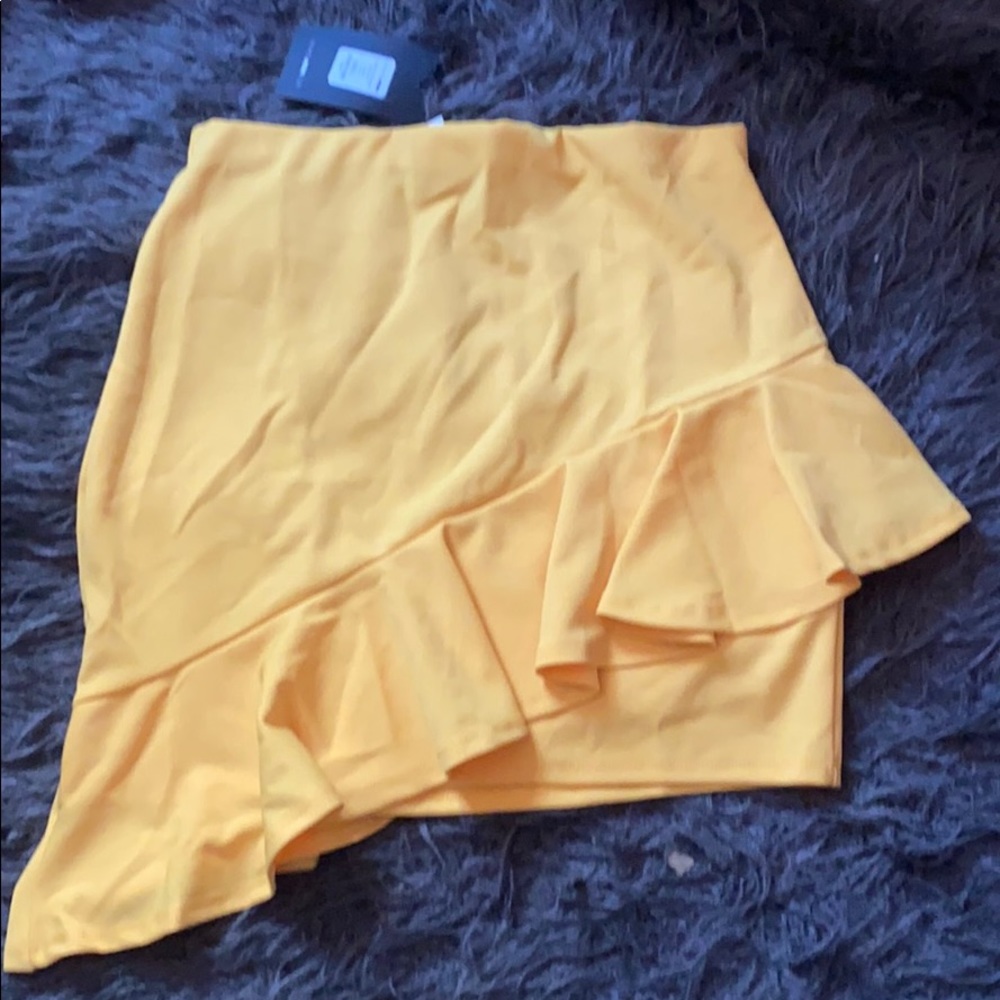Yellow stretchy skirt